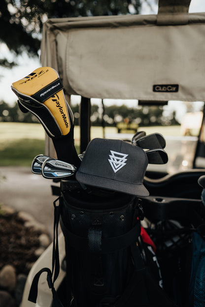 TRIANGLES SNAPBACK DARK GREY